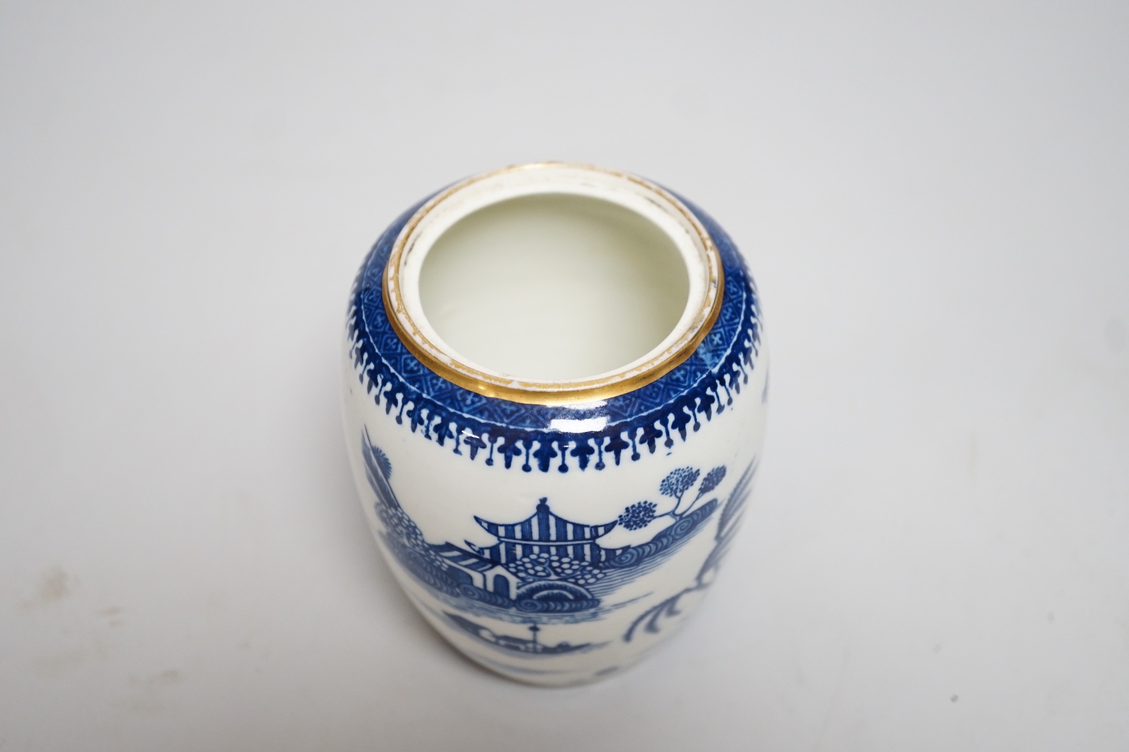 An 18th century Caughley tea canister and cover printed with Willow Nankin pattern,12.5cms high